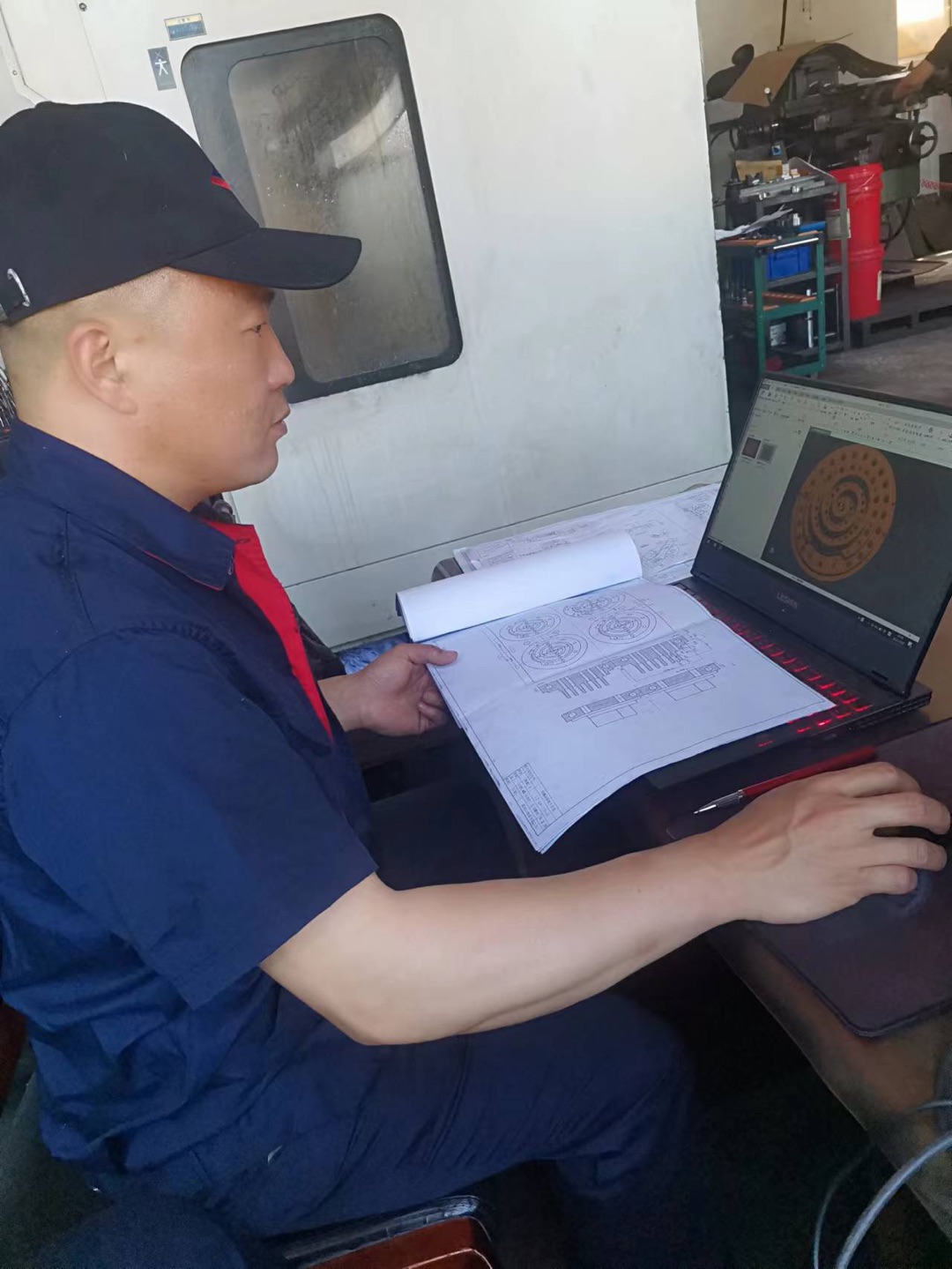 葫芦岛莲花山铸造公司模具车间加工班组：臻于极致铸匠心